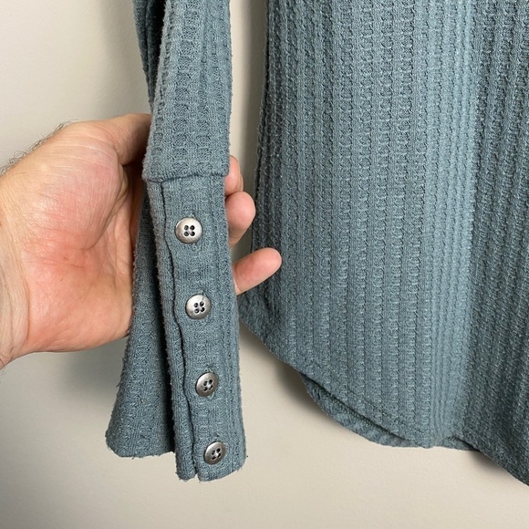 CHASER Women's Grayish-Green Thermal Waffle Knit Button Cuff LS Shirt Medium - Picture 4 of 12